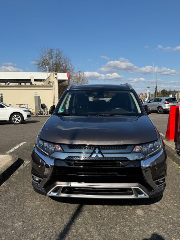 Mitsubishi Plug-in Hybrid Outlander 89.000 km 21.000 € Herford 32052
