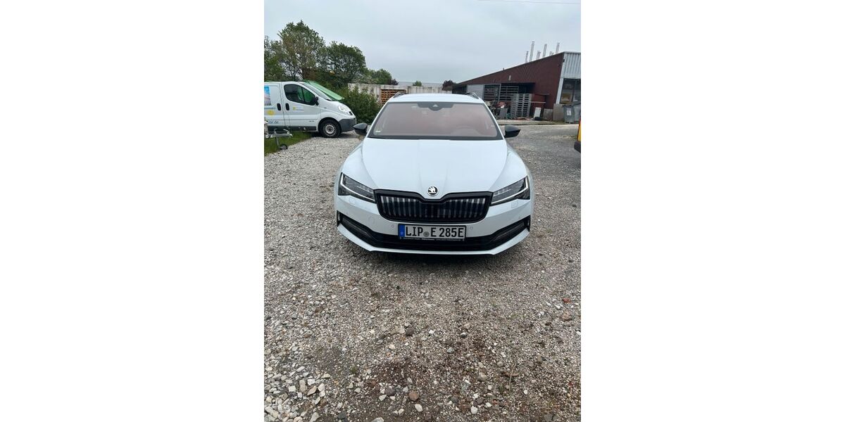 Skoda Superb 107.000 km 17.900 &euro; Lage 32791