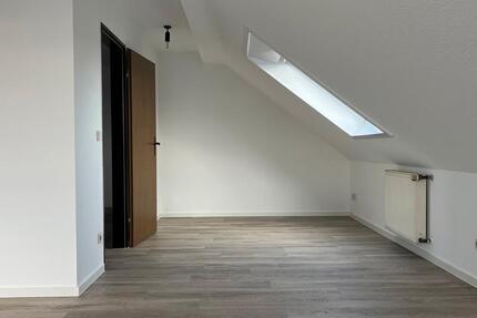 Gemütliche 2-Zimmer-Dachgeschosswohnung in ruhiger Lage – sofort verfügbar! 2 zimmer