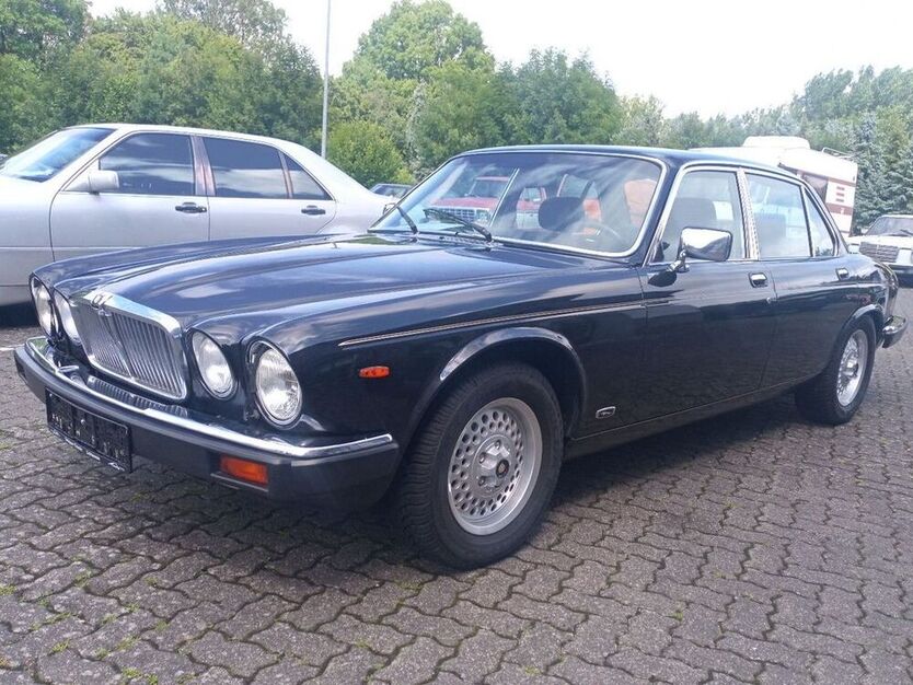 XJ12