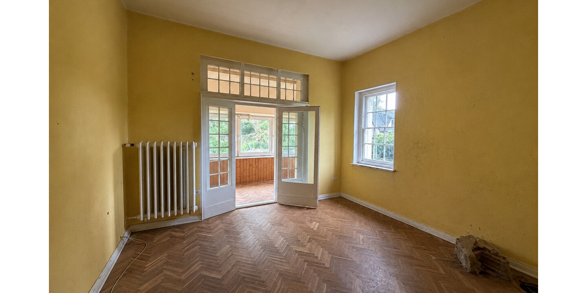 Denkmalgeschützte Fabrikantenvilla an der Weser – Parkgrundstück mit drei zusätzlichen Bauplätzen - Mehrfamilienhaus, Wohnhaus Vlotho | Angebot:26857223