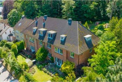 Altbau-Traum im sanierten Gründerzeithaus - Blick ins Grüne & mit großem Garten!