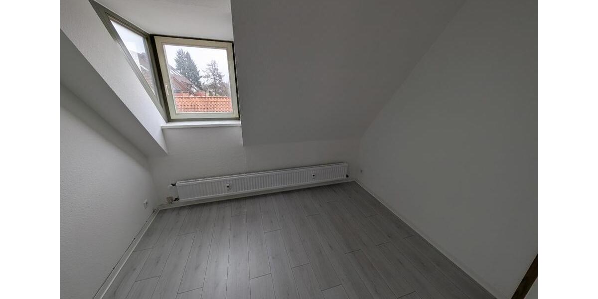 Dachgeschoßwohnung Detmold Hakedahl - 3 Zimmer, 80 m&sup2;, 640&euro; | Angebot:25784099