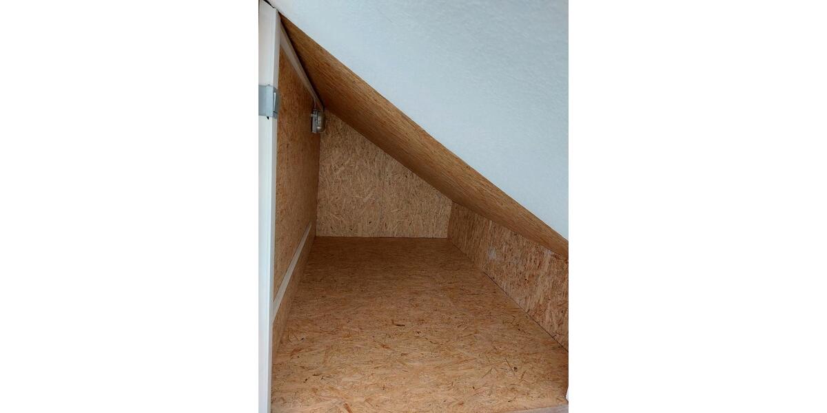 Wohnung DG 85qm (KM 680 € Warmmiete inkl. Strom ca.1080 €) 3 zimmer