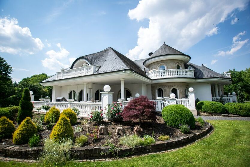 Provisionsfrei* Luxus-Villa mit einzigartigem diskretem parkähnlichem Anwesen von privat! 14 zimmer