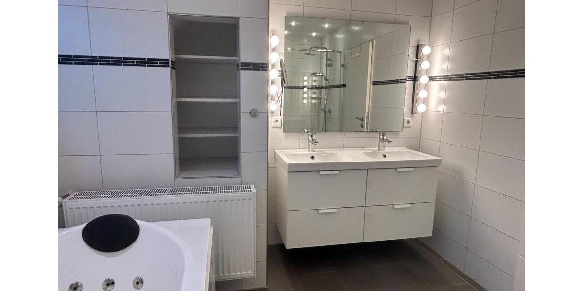 Etagenwohnung Halle - 2 Zimmer, 60 m&sup2;, 720&euro; | Angebot:25373773