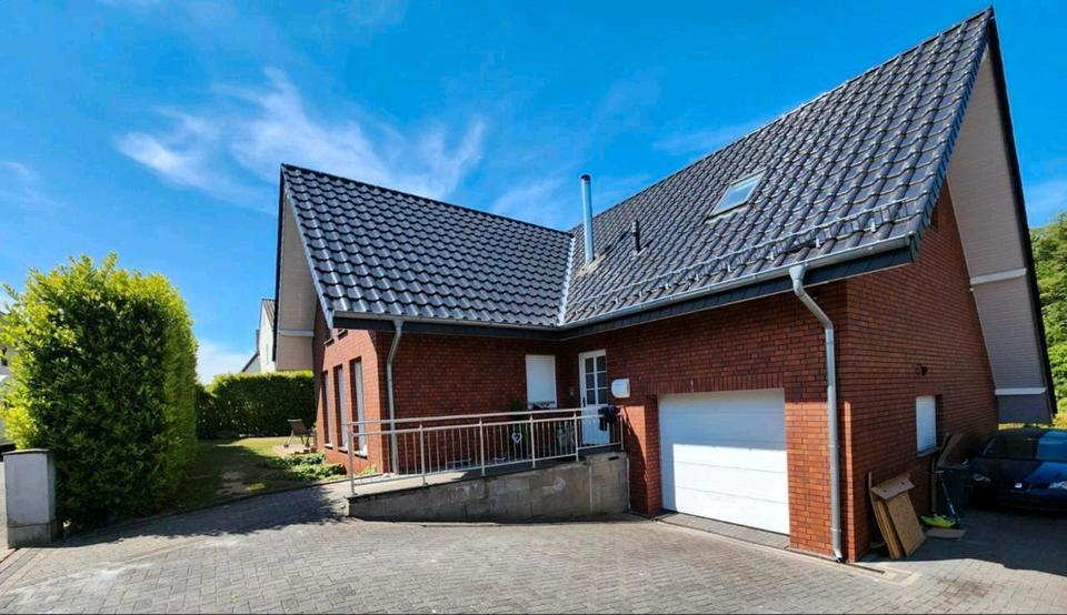 Freistehendes Zweifamilienhaus mit großem Garten in Leopoldshöhe
