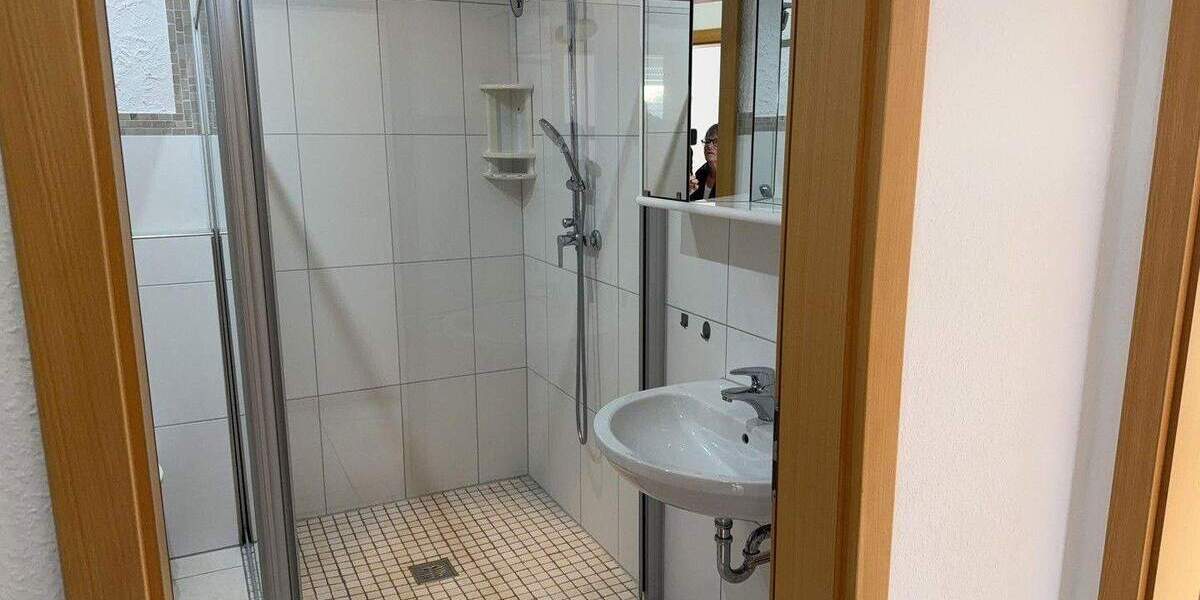 Gepflegete 3 Zimmer-Wohnung, mit offener Küche Dachgeschosswohnung (Fahrstuhl) in Schloß Holte-Stk. 3 zimmer