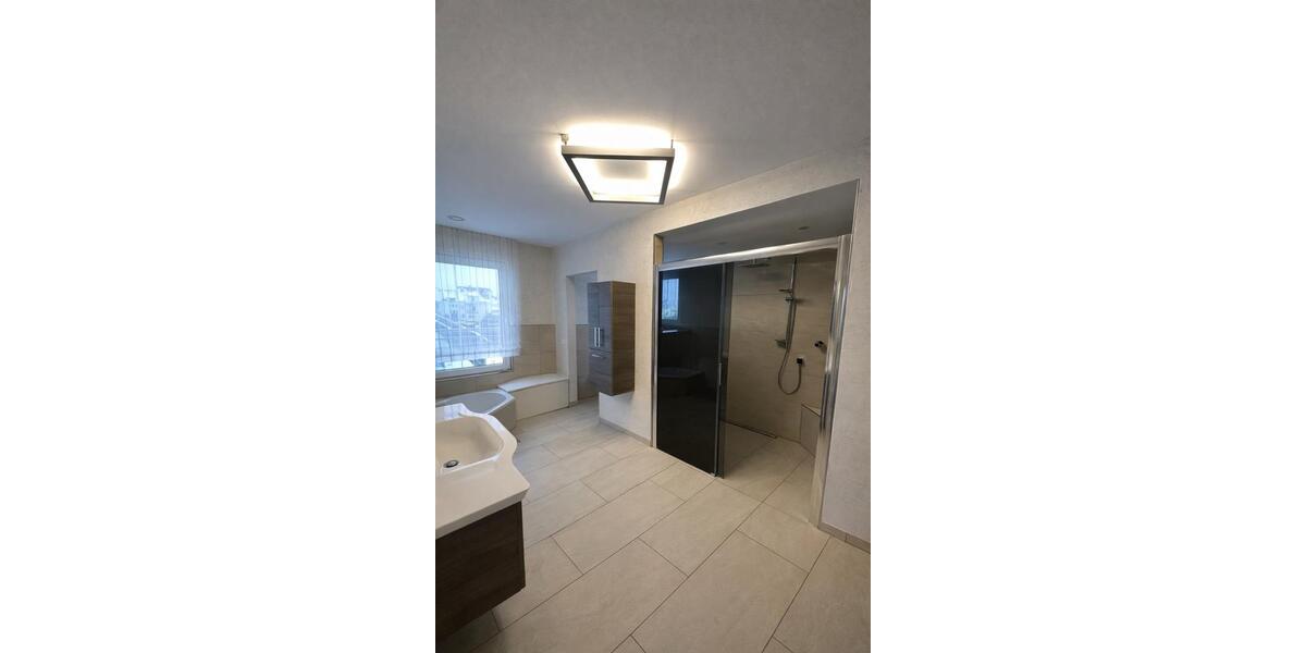 Einfamilienhaus Detmold - 3 Zimmer, 142 m&sup2;, 1.700&euro; | Angebot:25644448