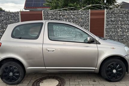 Toyota Yaris 149.000 km 950 &euro; Bielefeld 33602