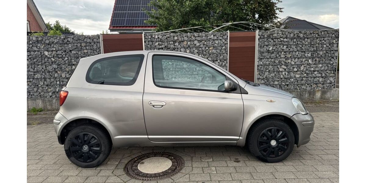 Toyota Yaris 149.000 km 950 &euro; Bielefeld 33602