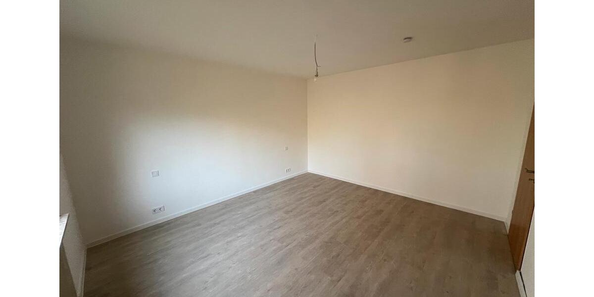 Erdgeschoßwohnung Lage - 3 Zimmer, 100 m&sup2;, 980&euro; | Angebot:25562383