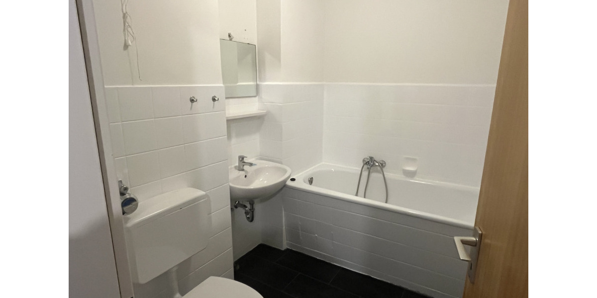 !!Schnell sein!! *Frisch renoviert* Helle 2-Zimmerwohnung mit BALKON**im ERDGESCHOSS 2 zimmer