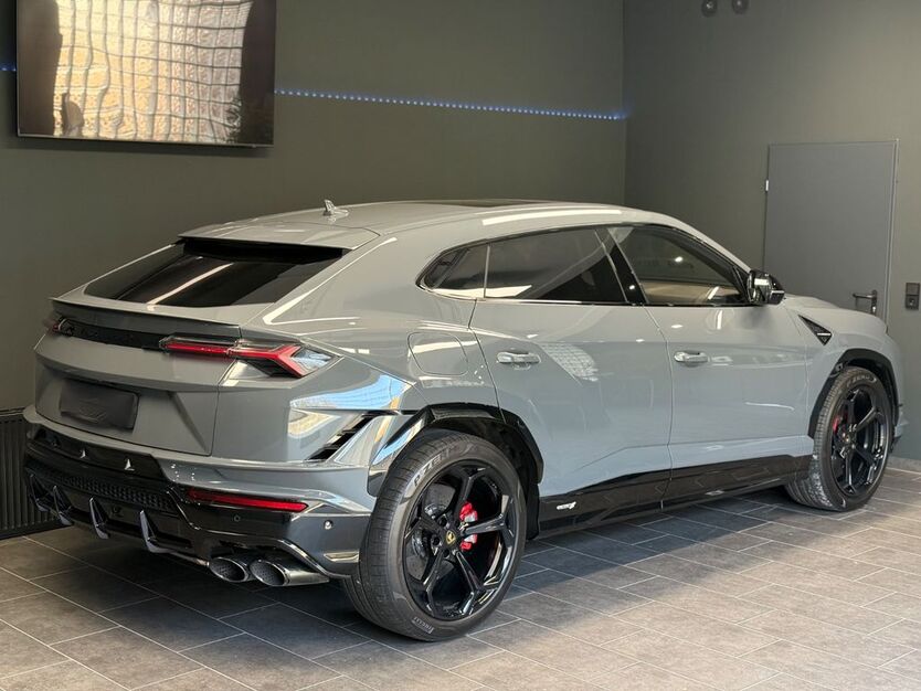 Lamborghini Urus 18.600 km 275.800 € Bielefeld 33647