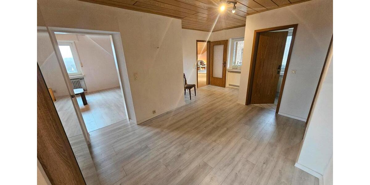 Dachgeschoßwohnung Detmold Hiddesen - 3.5 Zimmer, 114 m&sup2;, 1.330&euro; | Angebot:25612836
