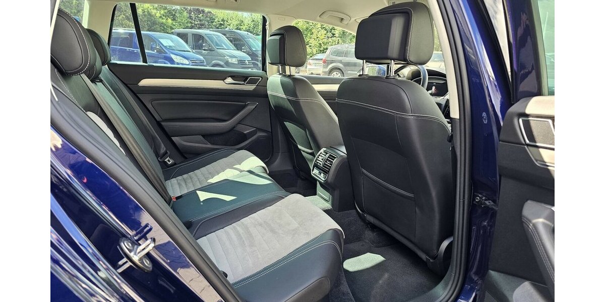 VW Passat Variant 2.0 TDI 4M Highline R-Line 360° 128.350 km 21.990 &euro; Löhne 32584