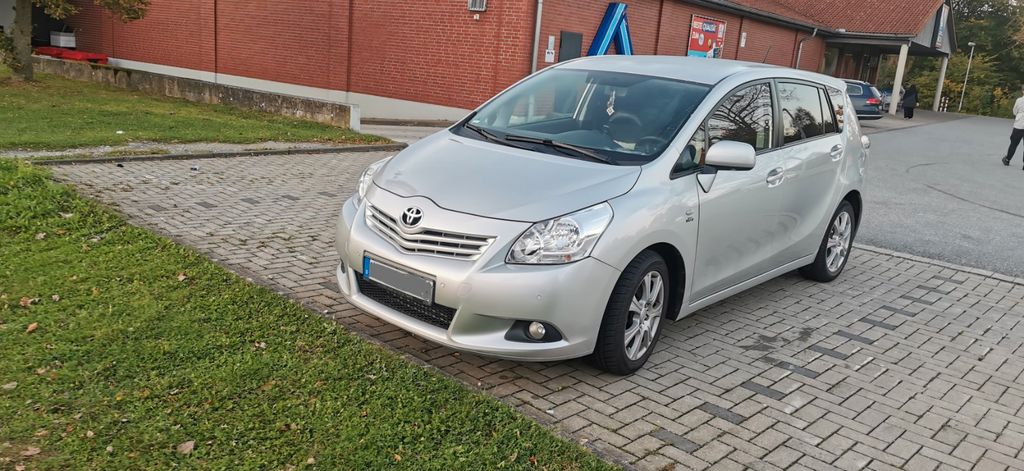 Toyota Verso 102.000 km 9.999 &euro; Detmold 32760