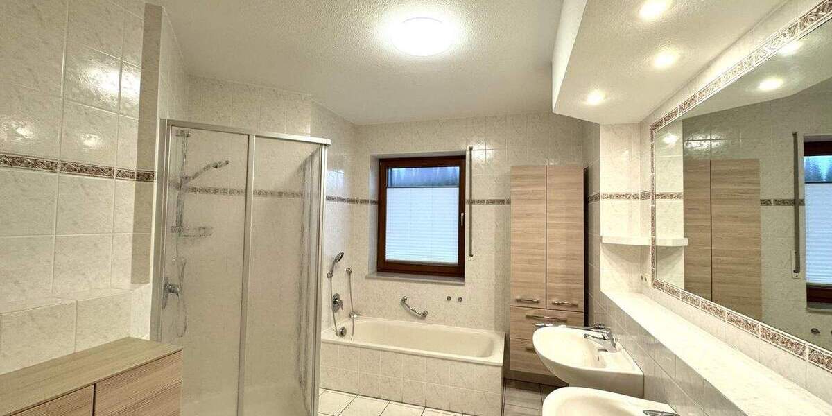 Wohnen wie im Haus: eine 3- Zimmer Wohnung mit eigenem Garten! 3 zimmer