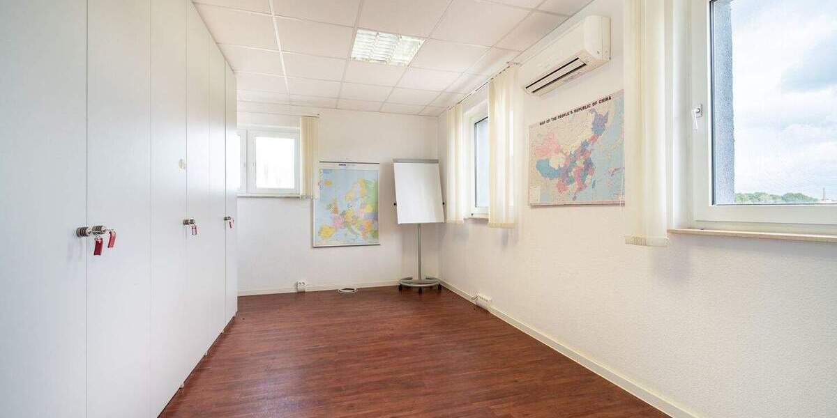 Vielseitige Gewerbefläche für Ihr Business | 1.489m² Nutzfläche | 155m² Büro | 4.904m² Grundstück zimmer