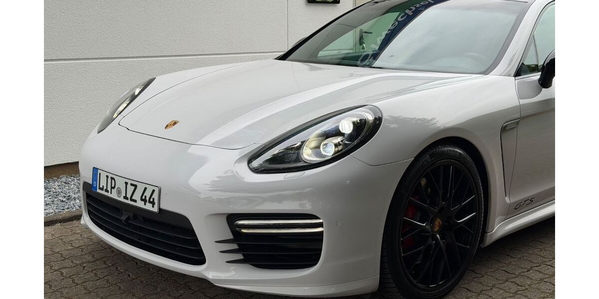 Porsche Panamera 144.000 km 41.700 &euro; Lage 32791