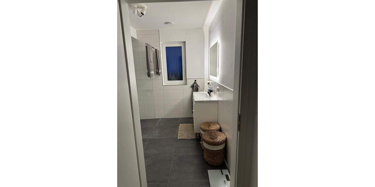 helle drei-Zimmer-Wohnung mit Balkon, Keller und Tiefgaragenstellplatz 3 zimmer