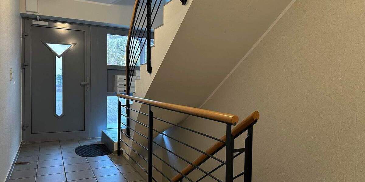 Großzügige, helle Wohnung, ca. 97 m² Wohnfläche, Tiefgarage 4 zimmer