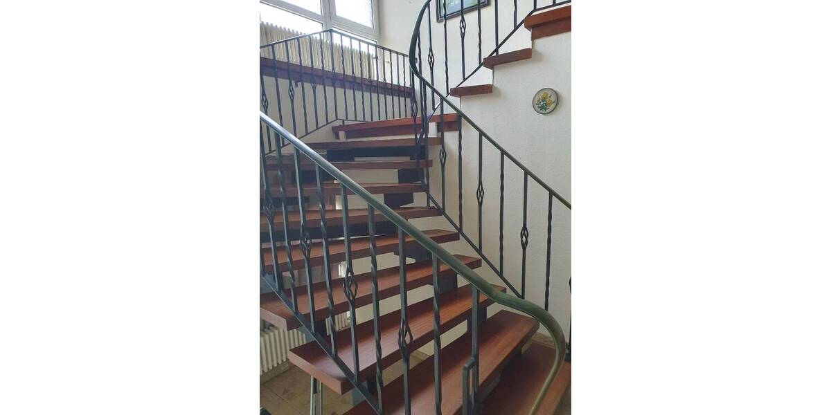 Frühjahrsangebot. Einfamilien-Wohnhaus mit Einliegerwohnung u. Garagengebäude mit Carport von Detmold-14 km von Augustdorf 1 zimmer