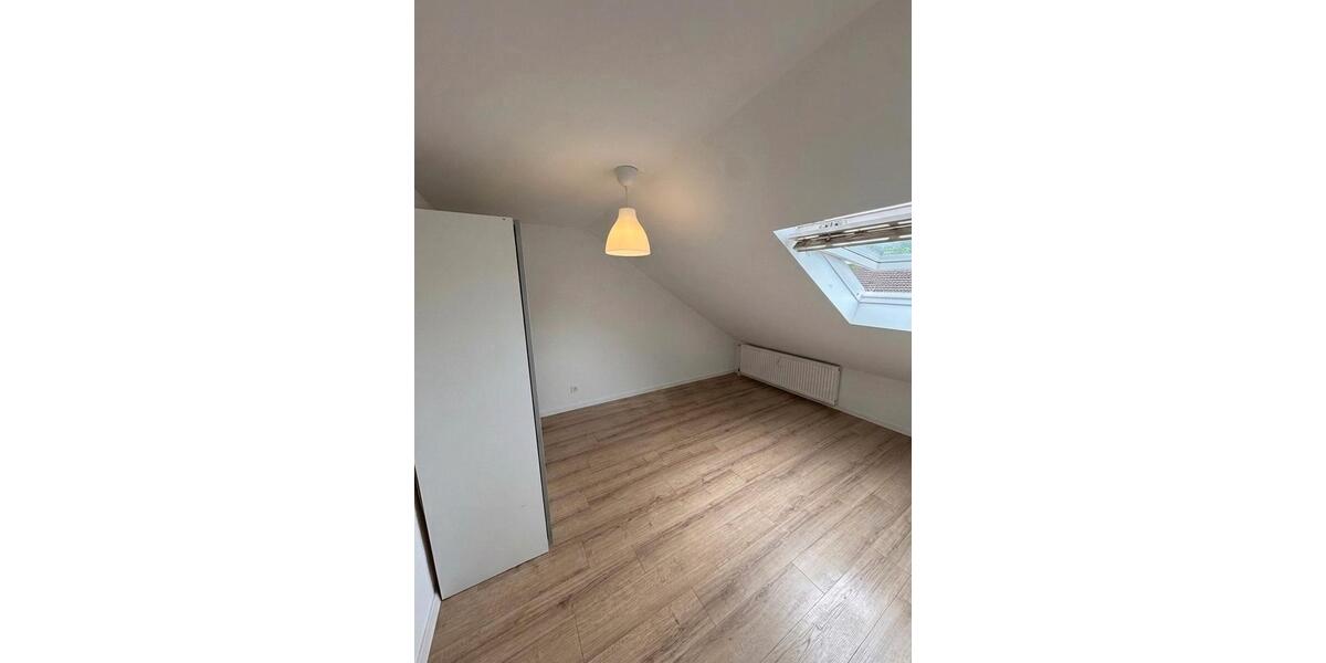 Dachgeschoßwohnung Detmold Hakedahl - 3 Zimmer, 80 m&sup2;, 790&euro; | Angebot:26415647