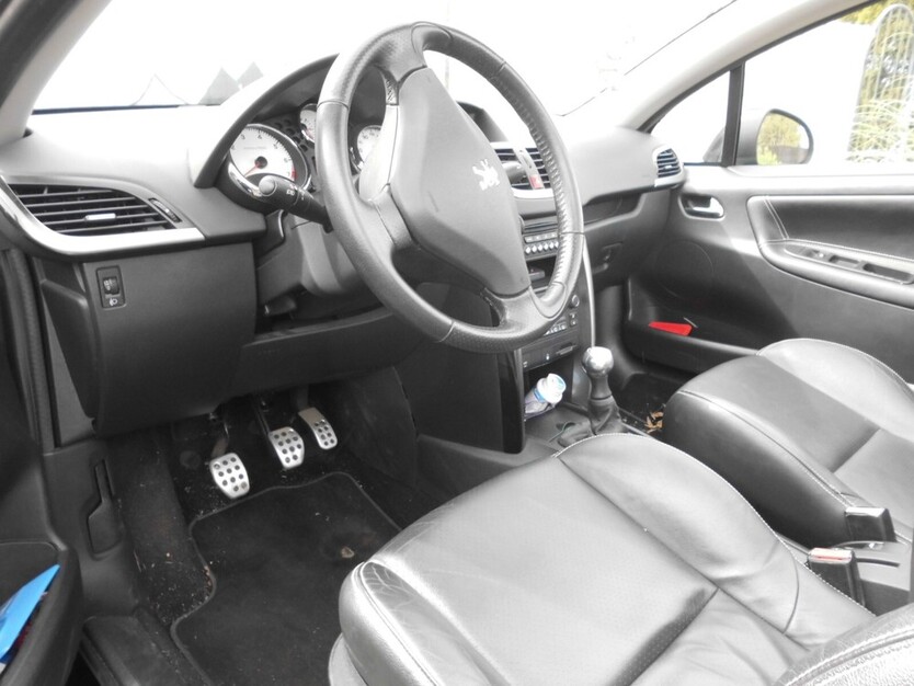 Peugeot 207 CC 71.400 km 5.700 € Paderborn 33104