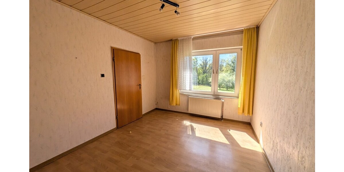 Großes Grundstück in Hüllhorst: Einfamilienhaus mit Potenzial zur Neugestaltung - Einfamilienhaus Hüllhorst | Angebot:26948470
