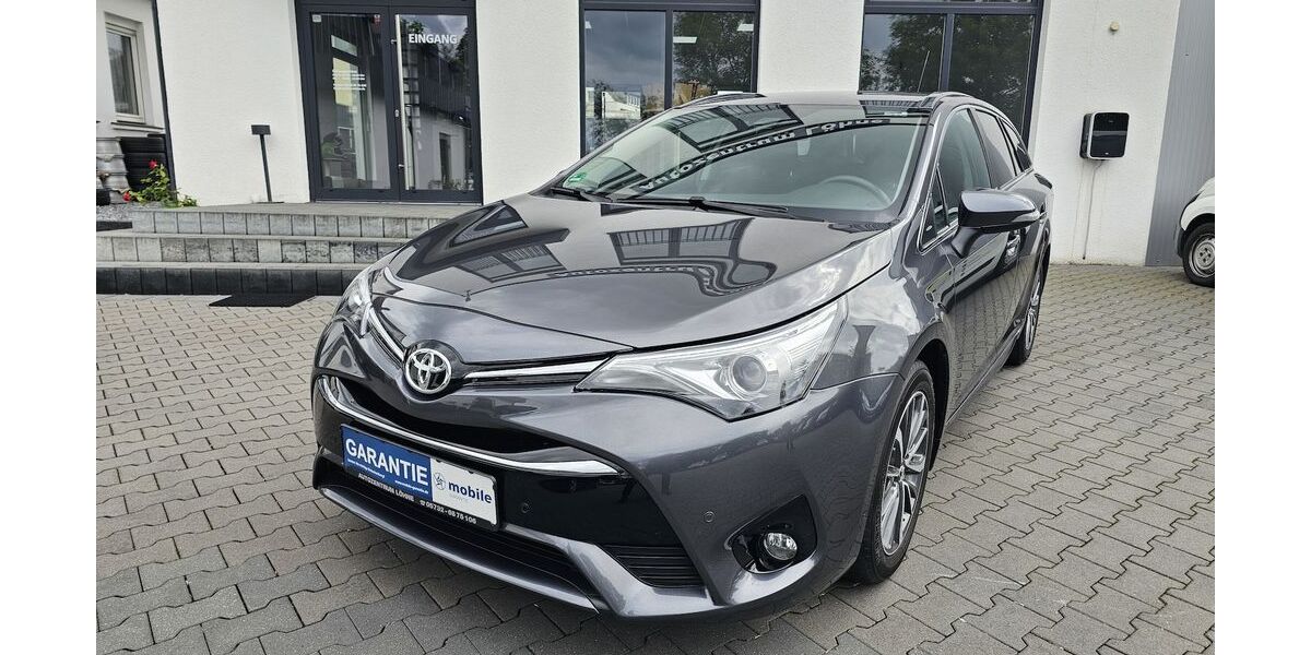 Toyota Avensis 56.350 km 19.990 &euro; Löhne 32584