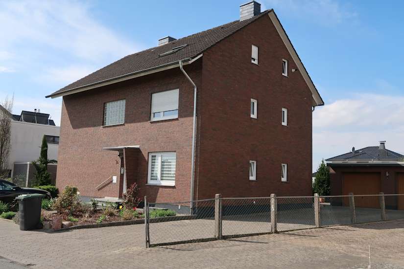 Haus zum Kaufen in Bünde 549.000 € 270 m²