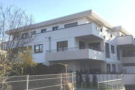 Top Lage in 2. Baureihe: neuwertige 3-Zimmer-Erdgeschoßwohnung mit Terrasse und Tiefgaragenstellplatz in Bünde-Ennigloh