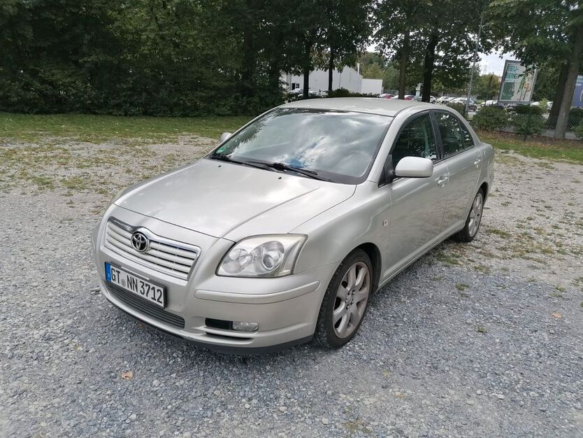 Toyota Avensis 324.000 km 2.100 € Steinhagen 33803