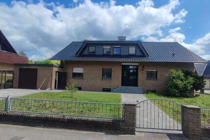 Haus zum Mieten in Hövelhof 2.000 € 220 m²