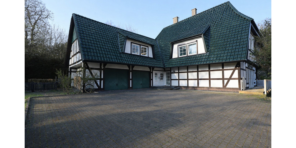Exklusive Villa mit Wellnessbereich, Pool & großem Grundstück - Villa Hüllhorst | Angebot:26002980
