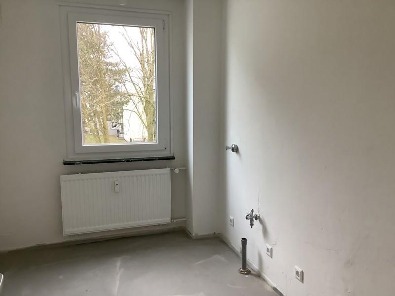 Teilsanierte und helle 3 Zimmer-Wohnung mit Balkon zimmer