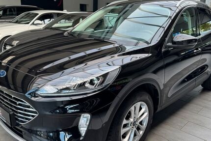 Ford Kuga 92.000 km 15.900 &euro; Detmold 32758