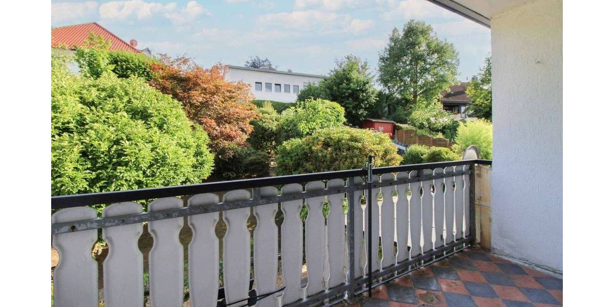 Preiswert & für die Familie: Reiheneckhaus mit Gartenoase & Garage oberhalb vom Ortskern 4 zimmer