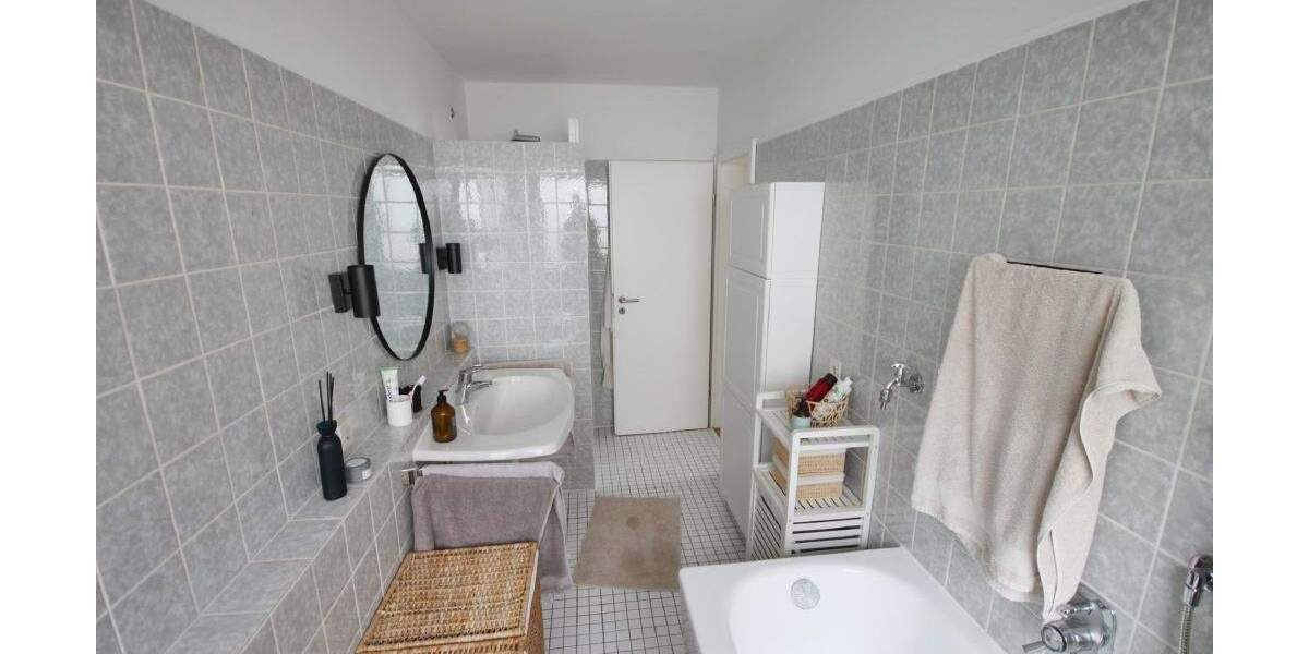 == Attraktive ETW mit Loggia nahe der Universität Bielefeld == 3 zimmer