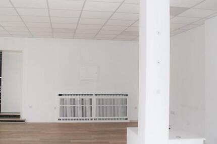 Großzügiges Ladenlokal in einer verkehrsgünstigen Lage von Detmold zu vermieten zimmer