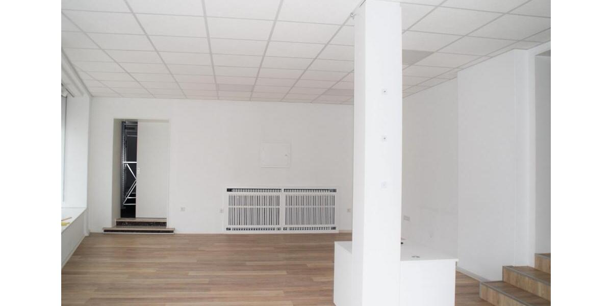 Großzügiges Ladenlokal in einer verkehrsgünstigen Lage von Detmold zu vermieten zimmer