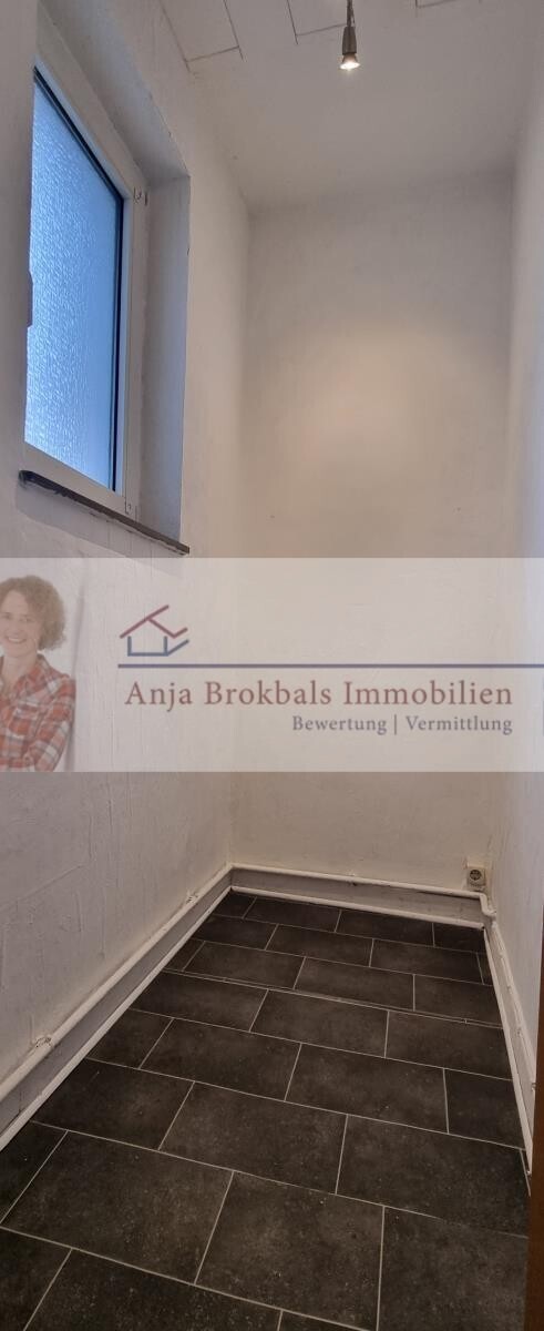 Gütersloh: Zwischen Theater und Gesamtschule Anne-Frank_provisionsfrei für Käufer 7 zimmer