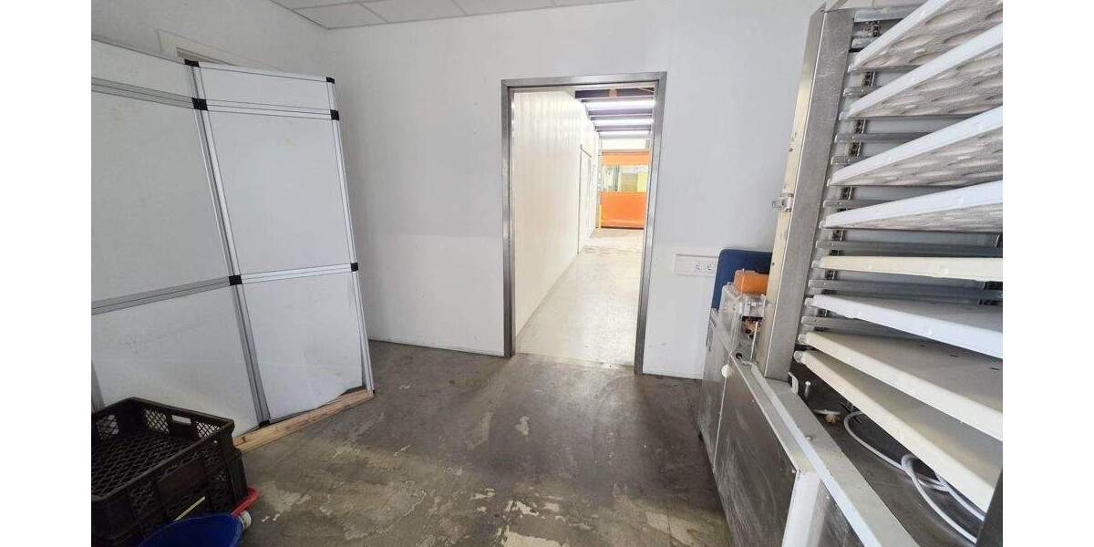 Großzügige Gewerbefläche Lagerhalle mit 7 m Höhe in Gütersloh (B61) zimmer