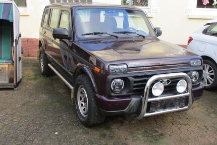 Lada Niva 39.900 km 12.850 € Vlotho 32602
