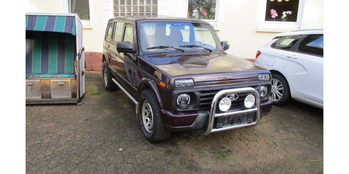 Lada Niva 39.900 km 12.850 € Vlotho 32602