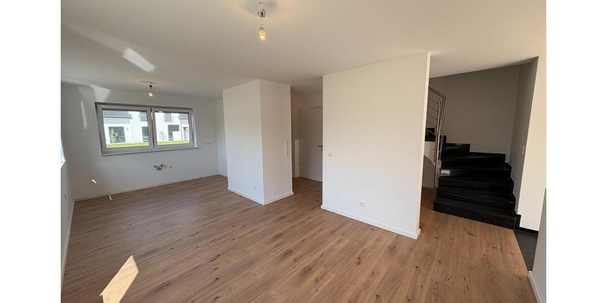 Großzügiges Neubau-Reihenhaus mit 2 Stellplätzen + Garten 5 zimmer