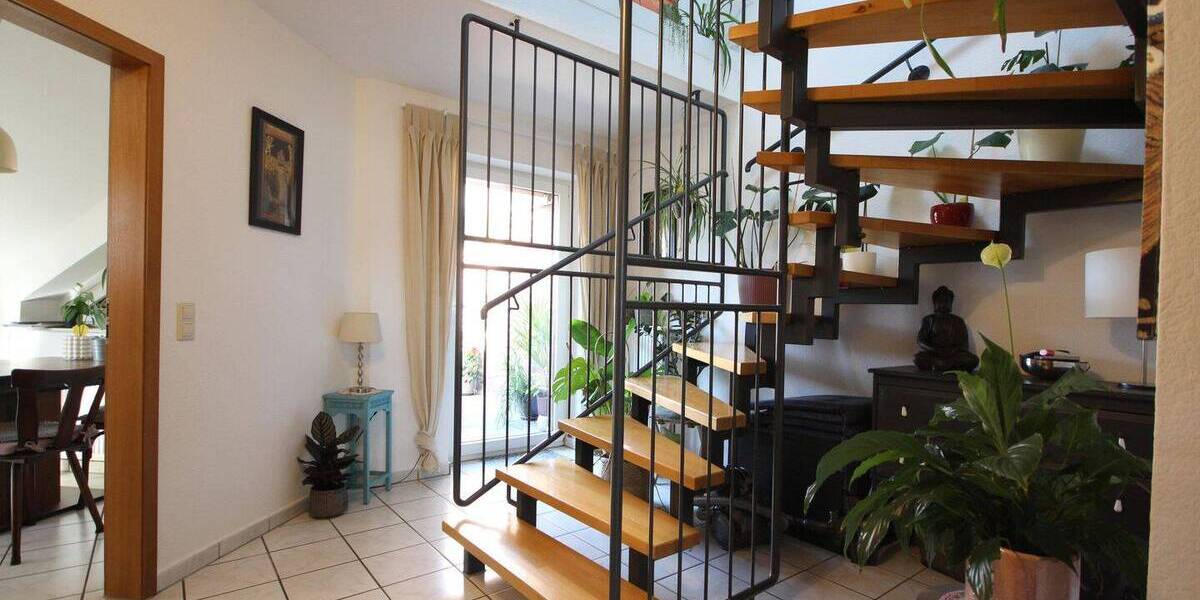 Gepflegte Doppelhaushälfte mit zwei Wohneinheiten 5 zimmer