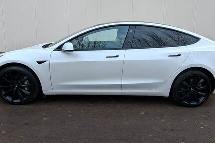 Tesla Model 3 94.500 km 28.499 &euro; Detmold 32758