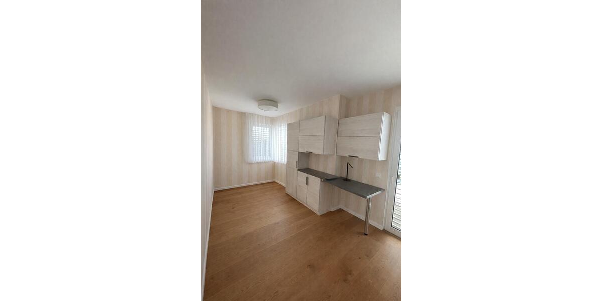 Einfamilienhaus Detmold - 3 Zimmer, 142 m&sup2;, 1.700&euro; | Angebot:25644448